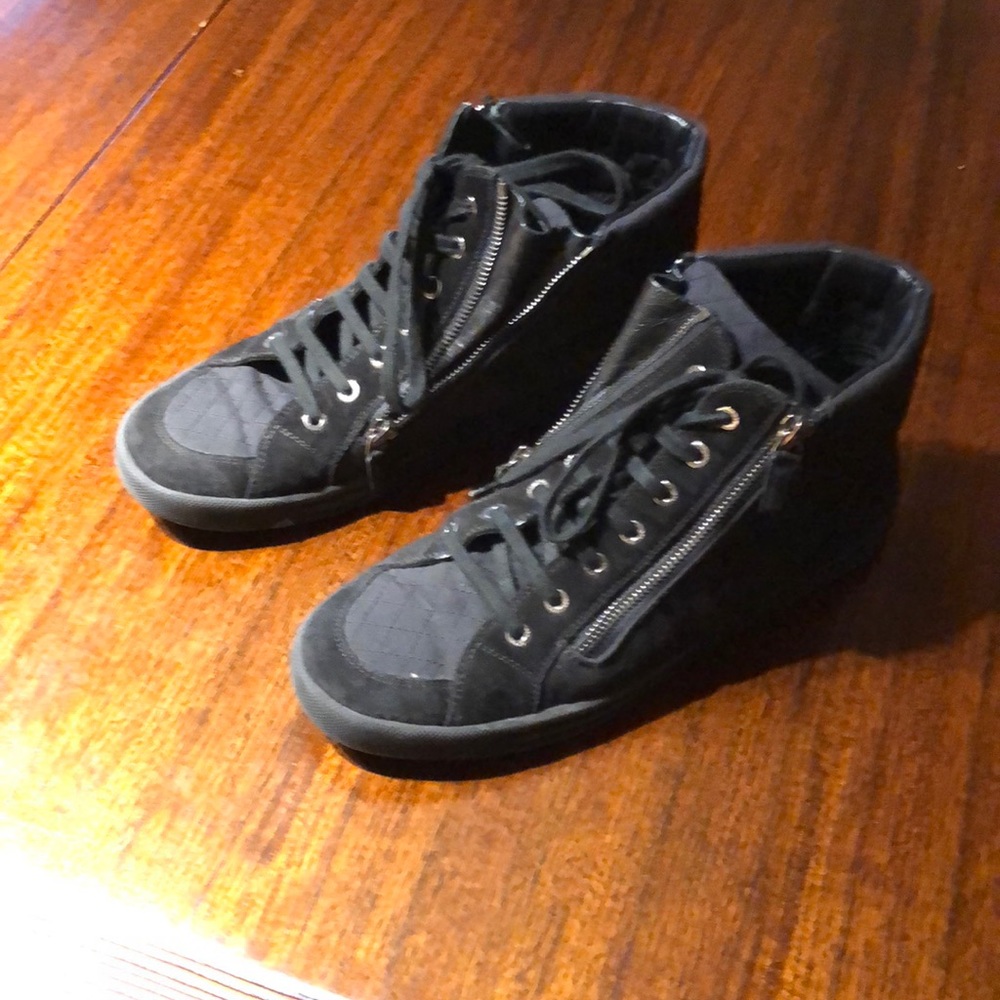 Chanel sneaker!